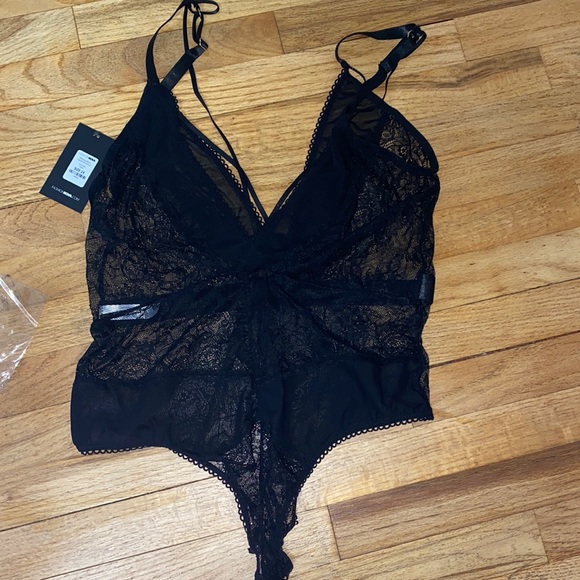 Fashion Nova Lace Bodysuit - Picture 2 of 6